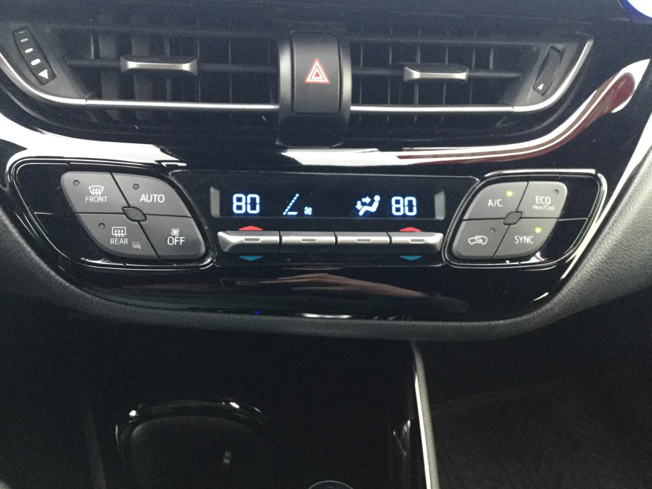 Toyota C-HR LE FWD (Natl) 2021