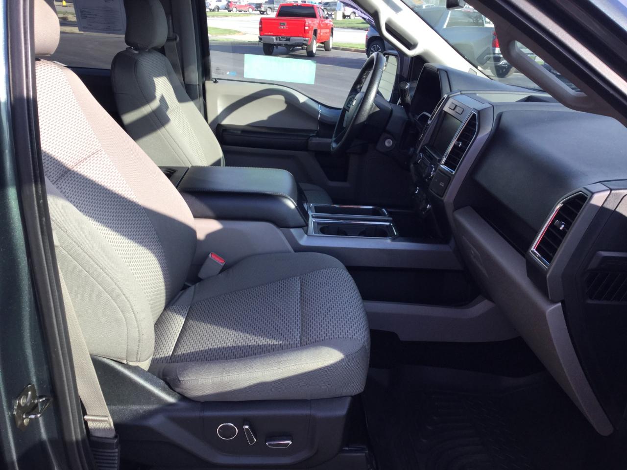 Ford F-150 4WD SuperCrew 145" XLT 2012