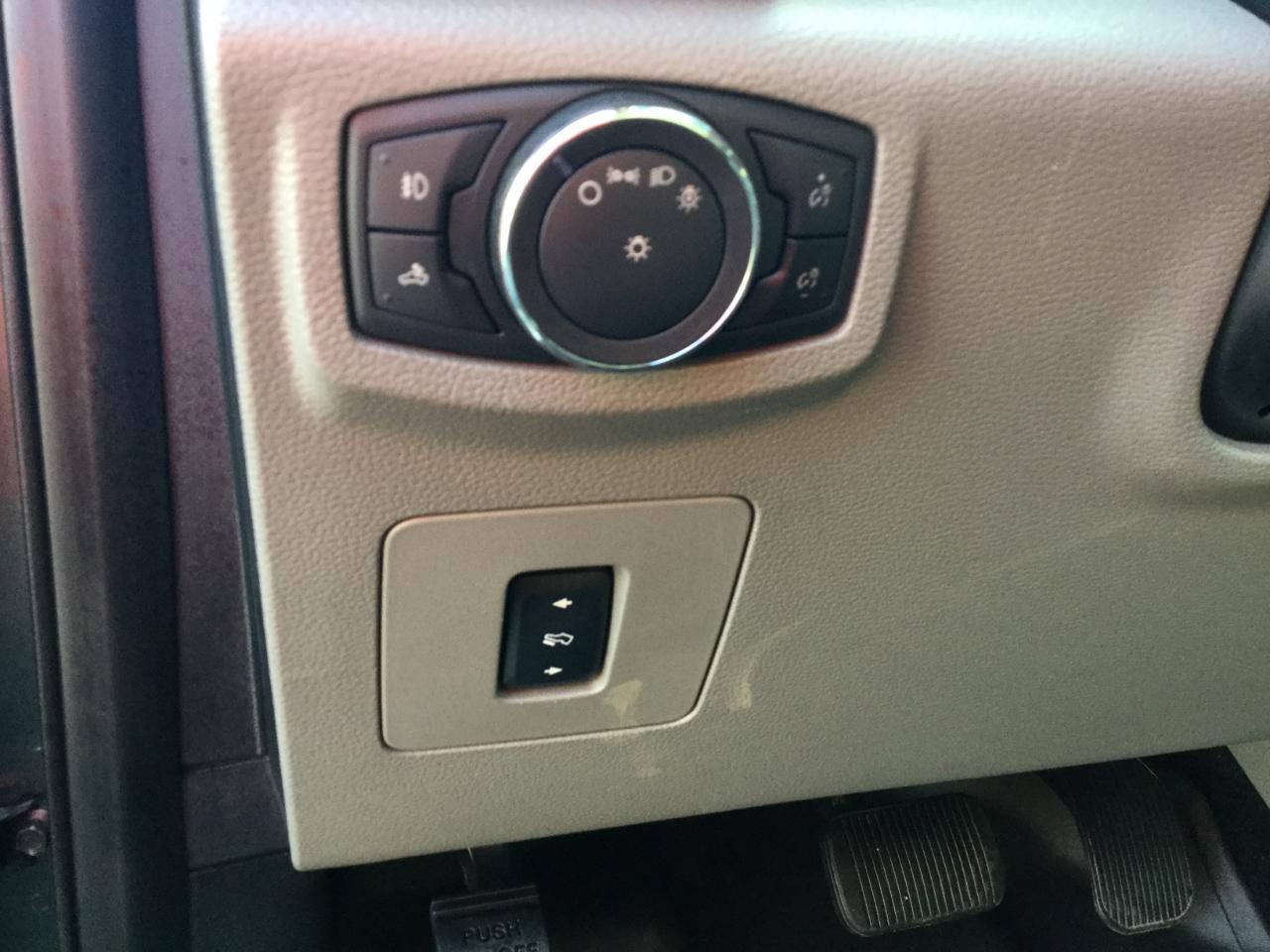 Ford F-150 4WD SuperCrew 145" XLT 2012