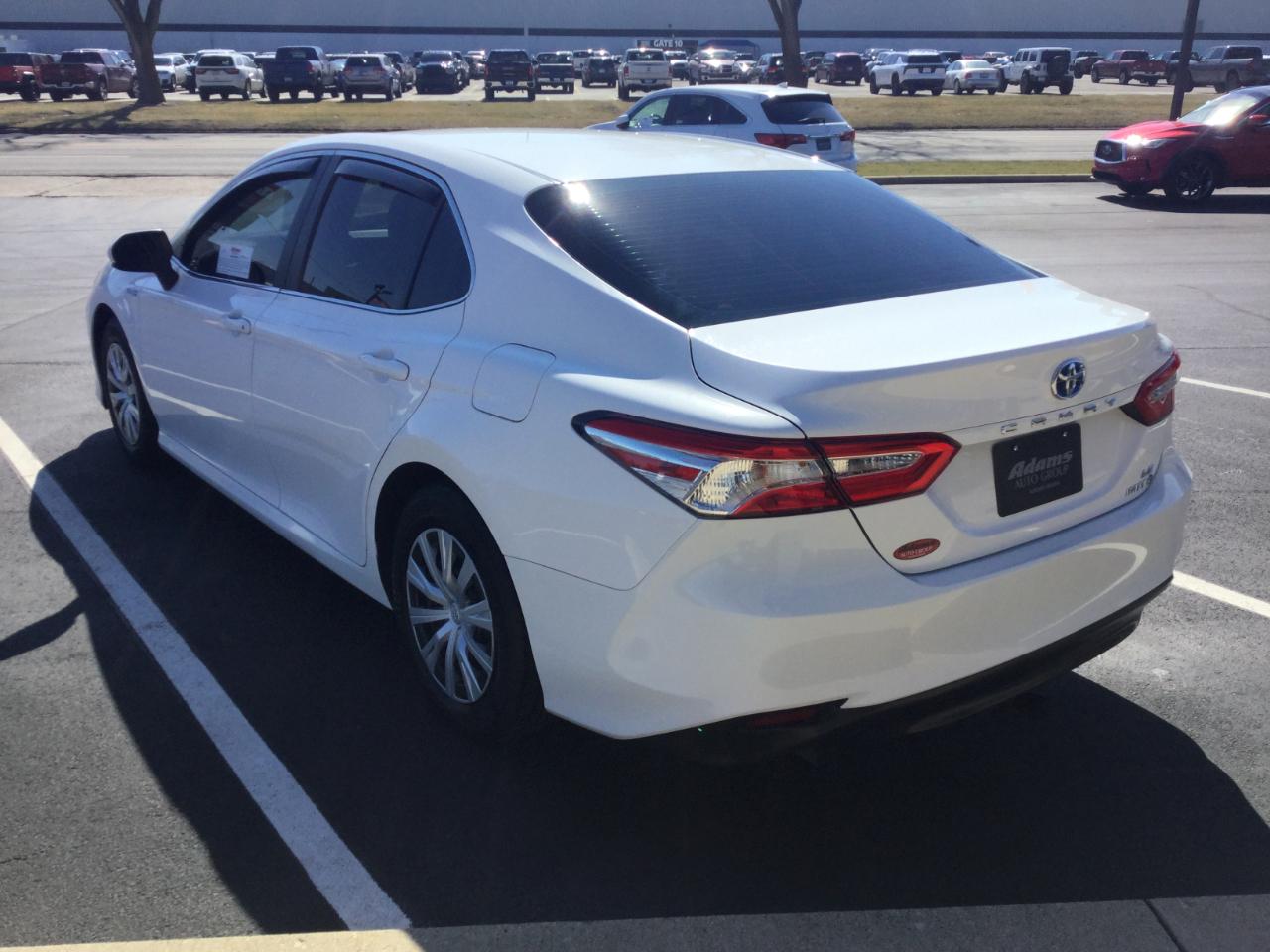 Toyota Camry Hybrid LE CVT (Natl) 2018