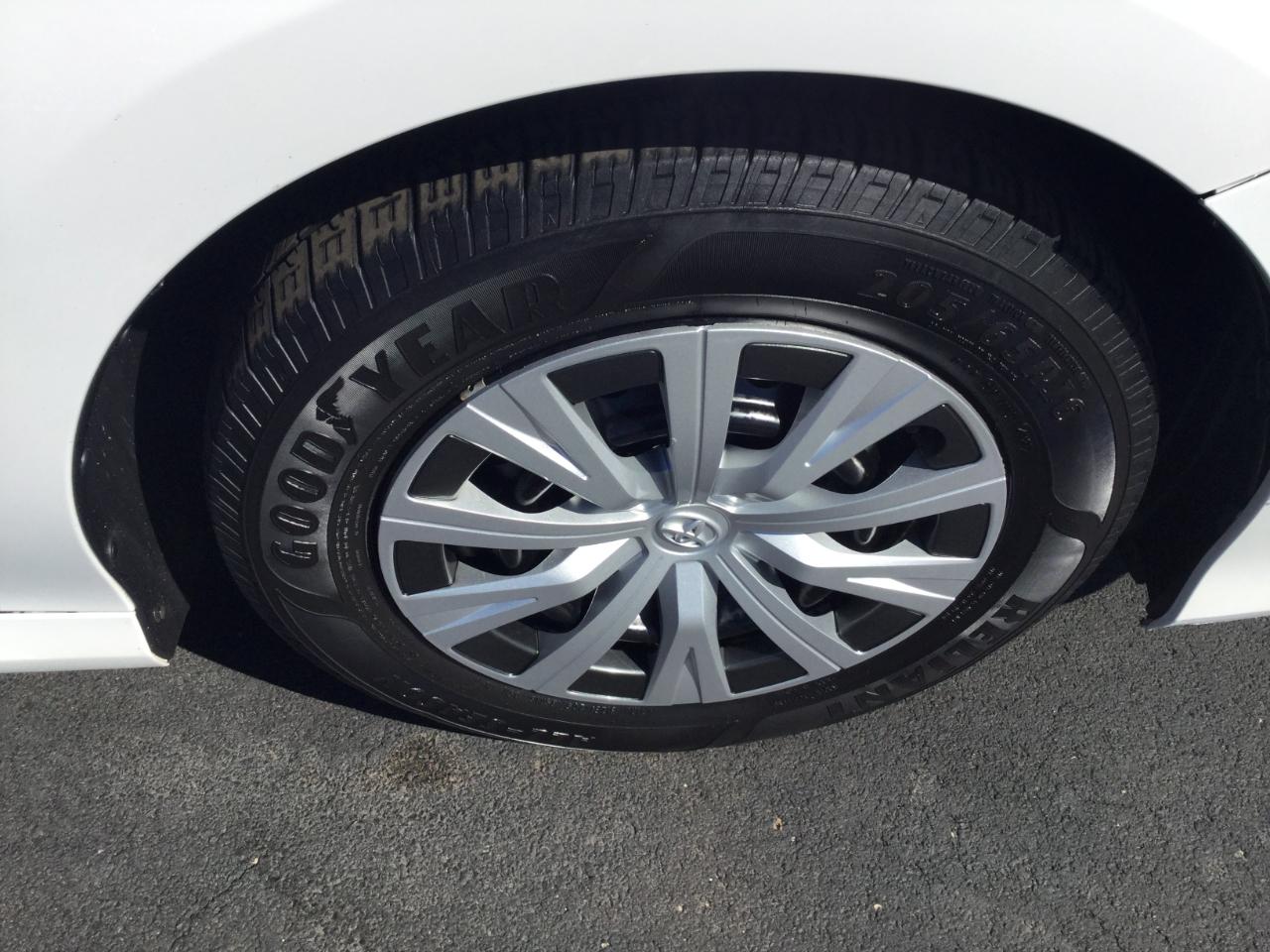 Toyota Camry Hybrid LE CVT (Natl) 2018