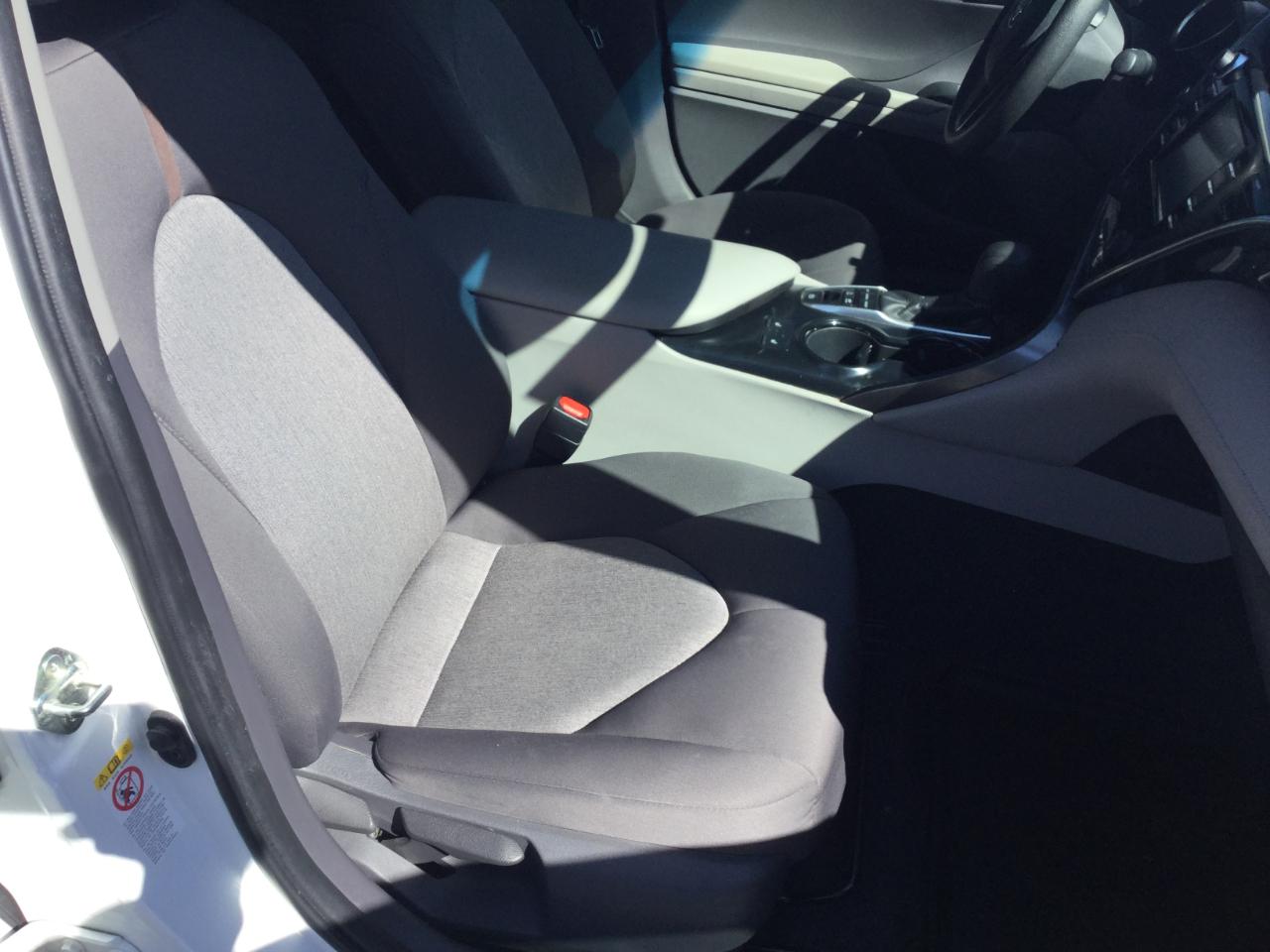 Toyota Camry Hybrid LE CVT (Natl) 2018