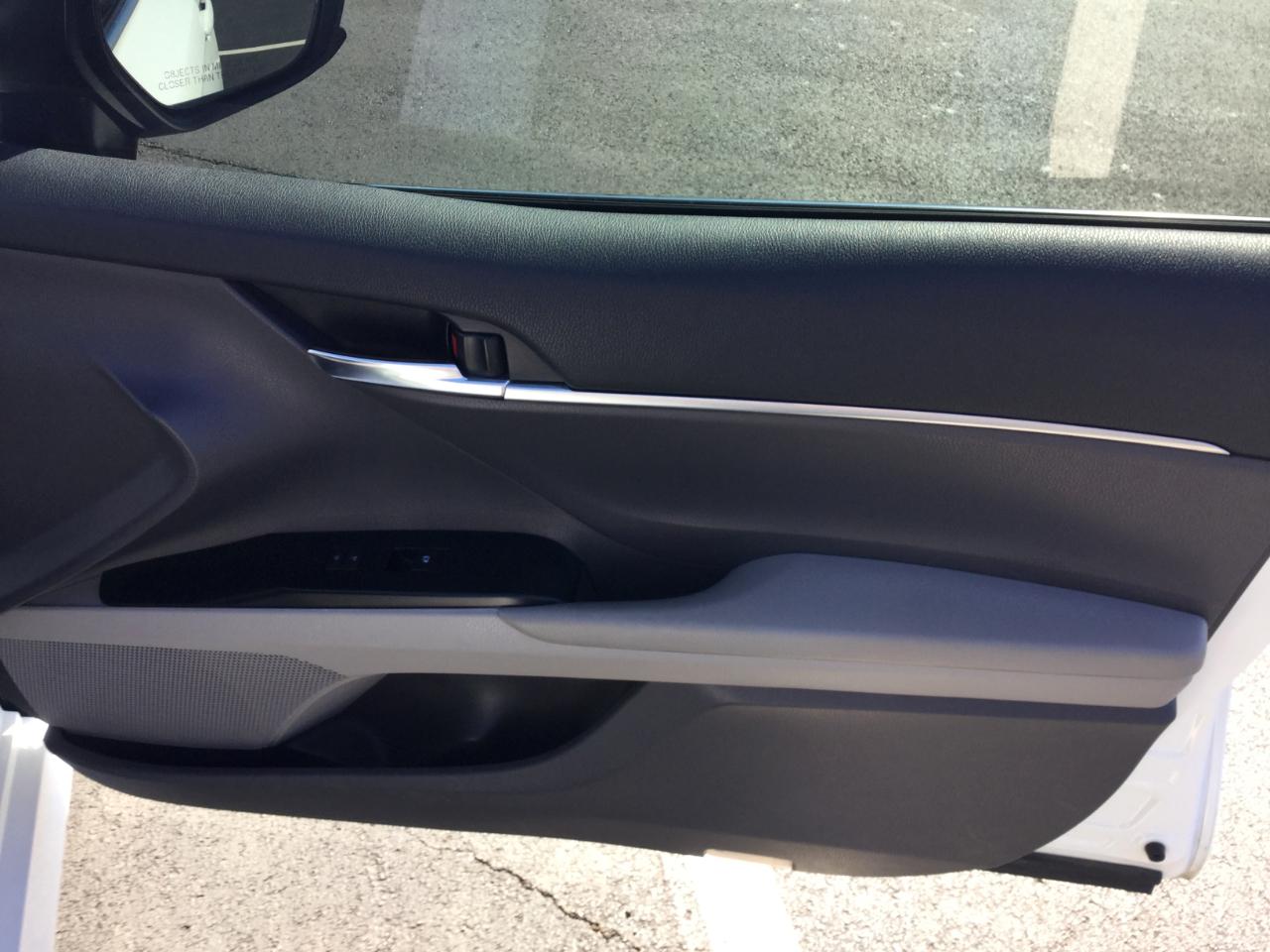 Toyota Camry Hybrid LE CVT (Natl) 2018