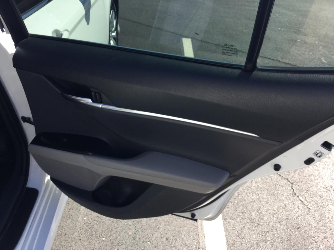 Toyota Camry Hybrid LE CVT (Natl) 2018