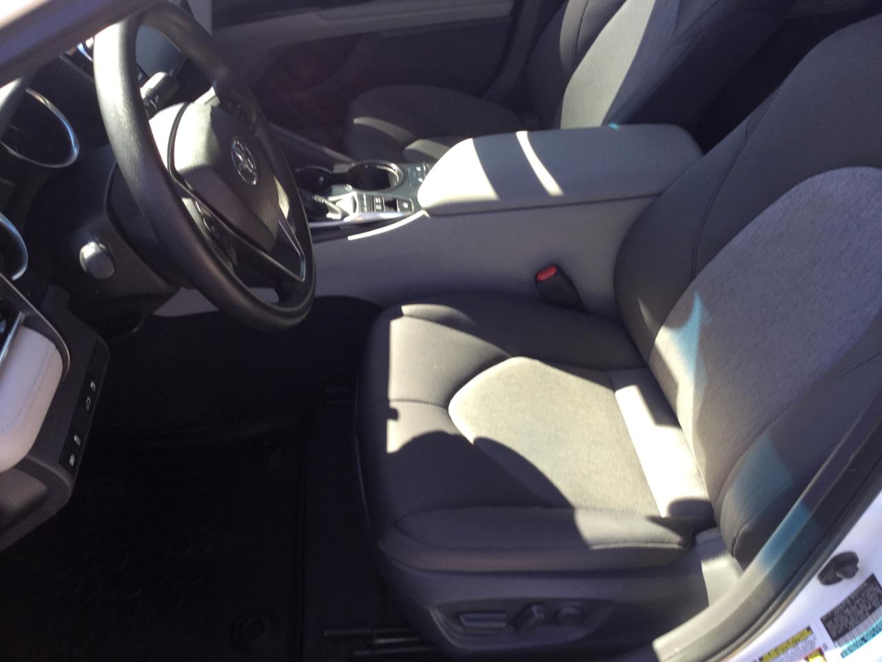 Toyota Camry Hybrid LE CVT (Natl) 2018