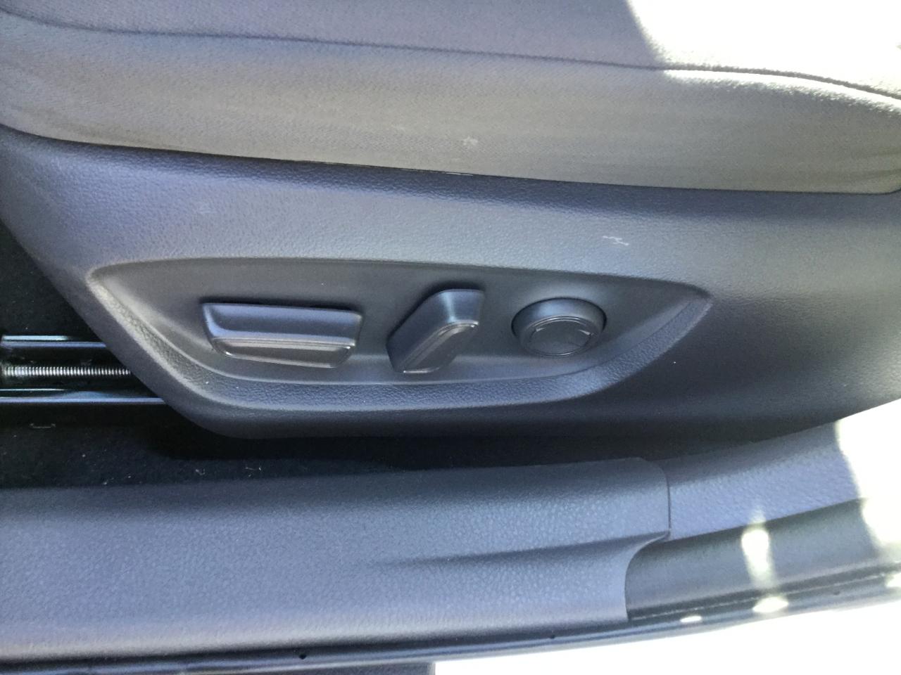 Toyota Camry Hybrid LE CVT (Natl) 2018