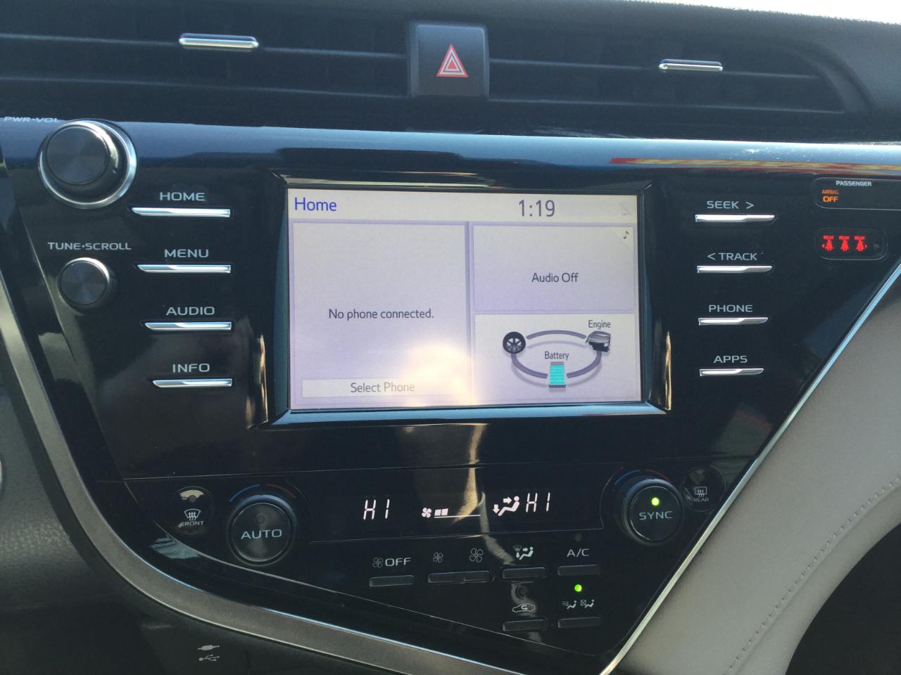 Toyota Camry Hybrid LE CVT (Natl) 2018