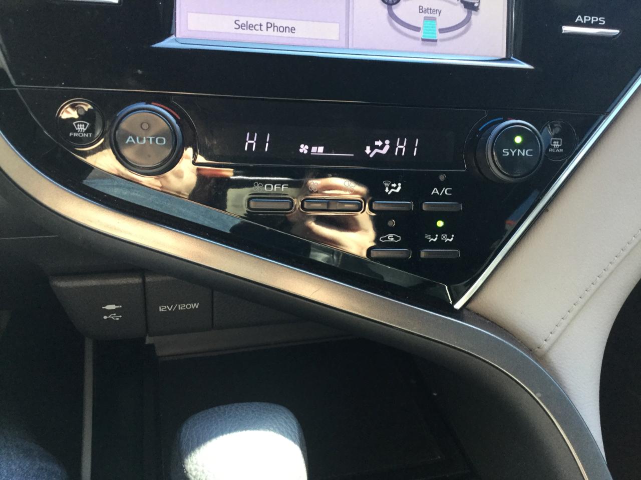 Toyota Camry Hybrid LE CVT (Natl) 2018