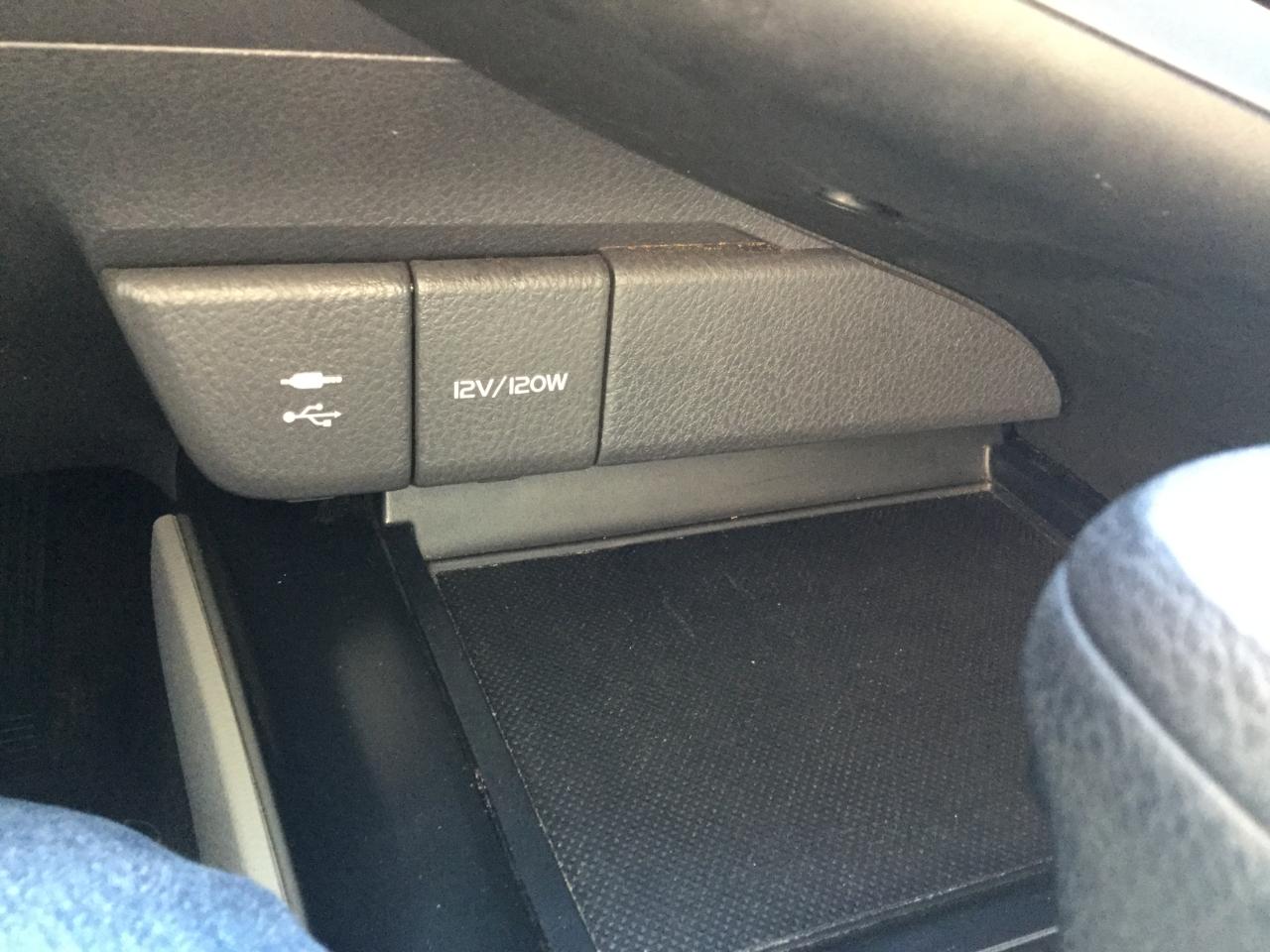 Toyota Camry Hybrid LE CVT (Natl) 2018