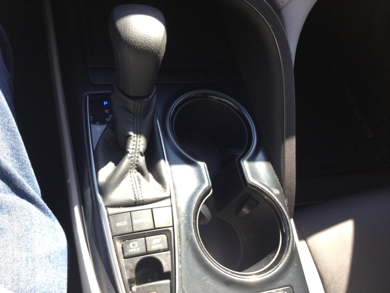 Toyota Camry Hybrid LE CVT (Natl) 2018