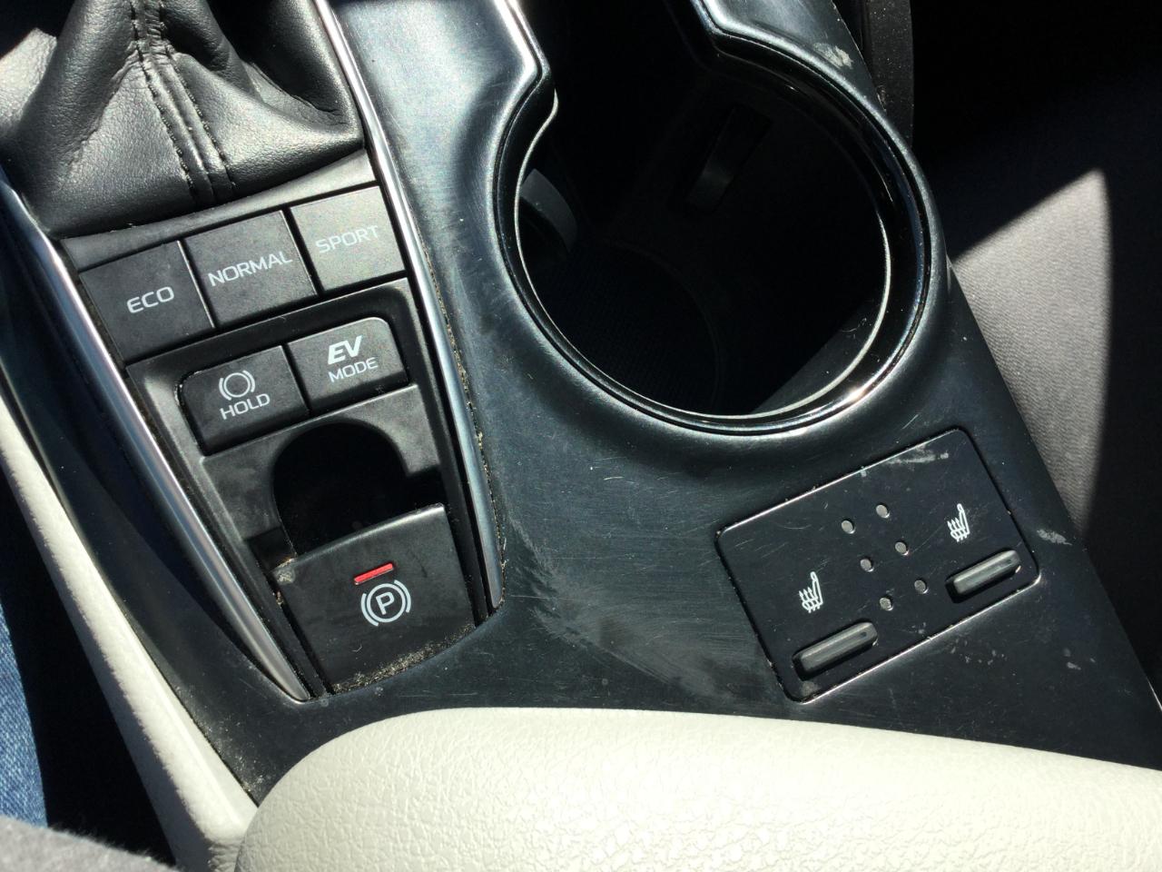 Toyota Camry Hybrid LE CVT (Natl) 2018