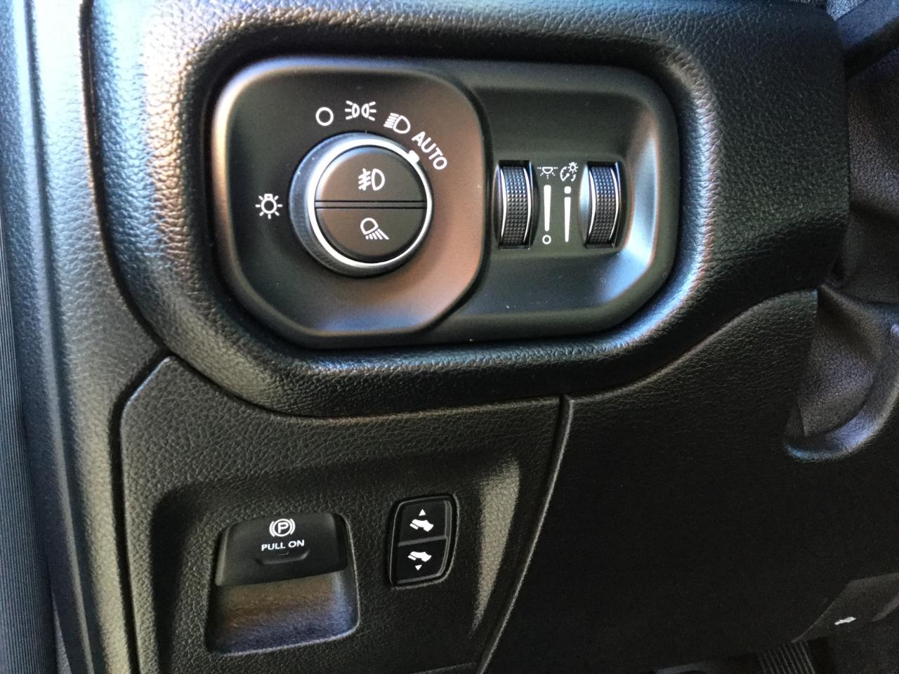 RAM 1500 Big Horn/Lone Star 4x4 Crew Cab 5'7" Box 2019