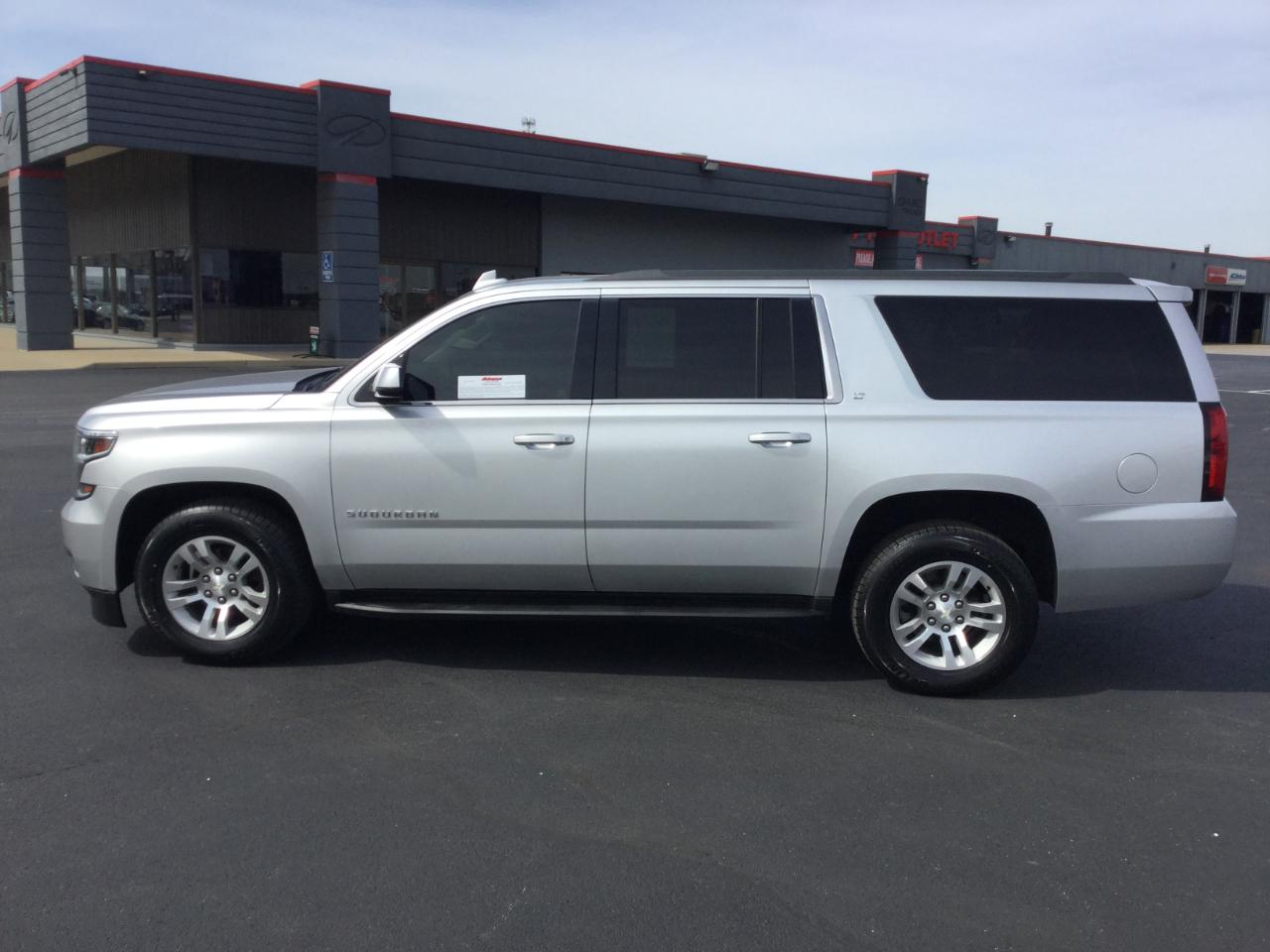 Chevrolet Suburban 4WD 4dr 1500 LT 2017