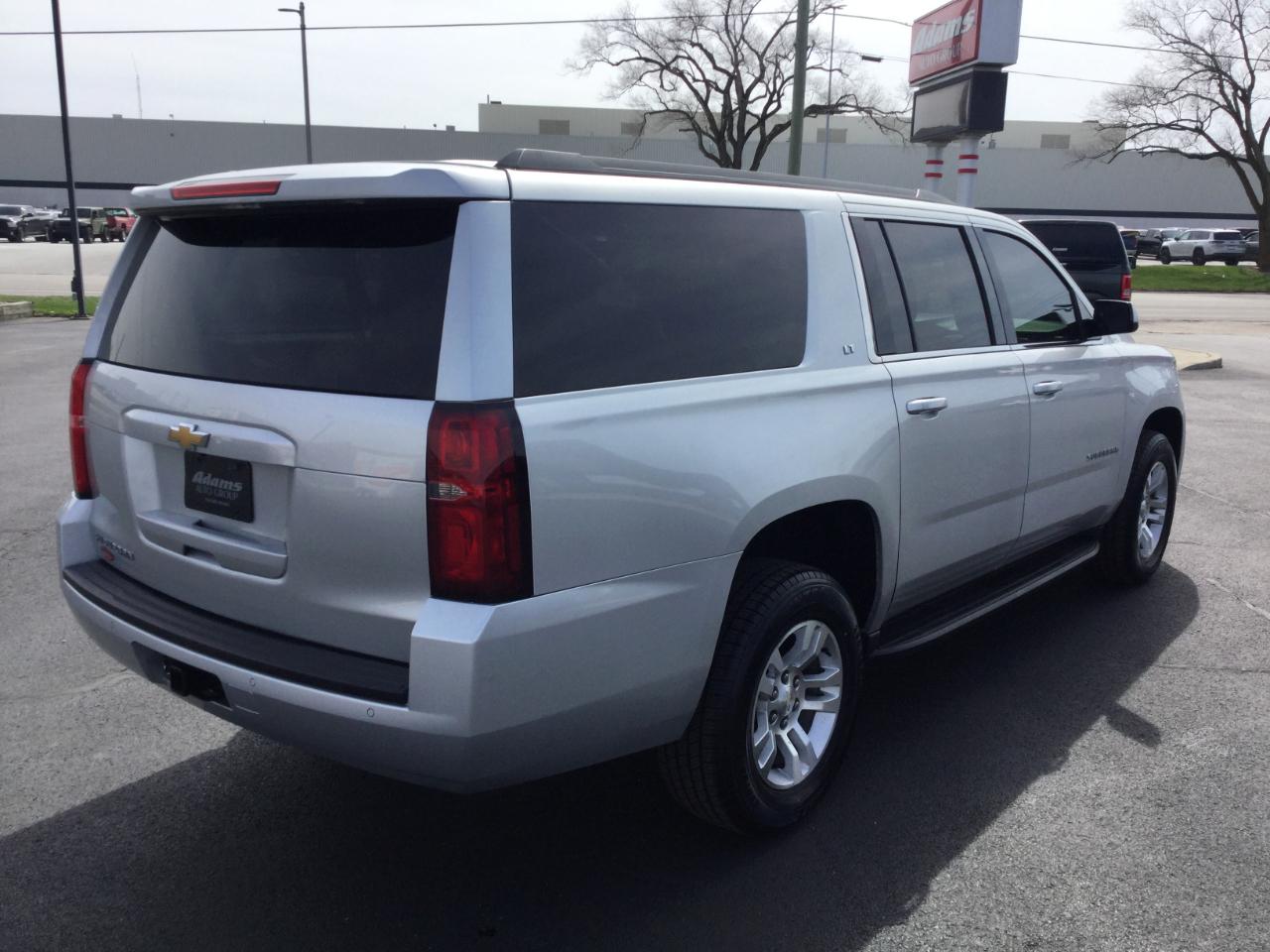 Chevrolet Suburban 4WD 4dr 1500 LT 2017