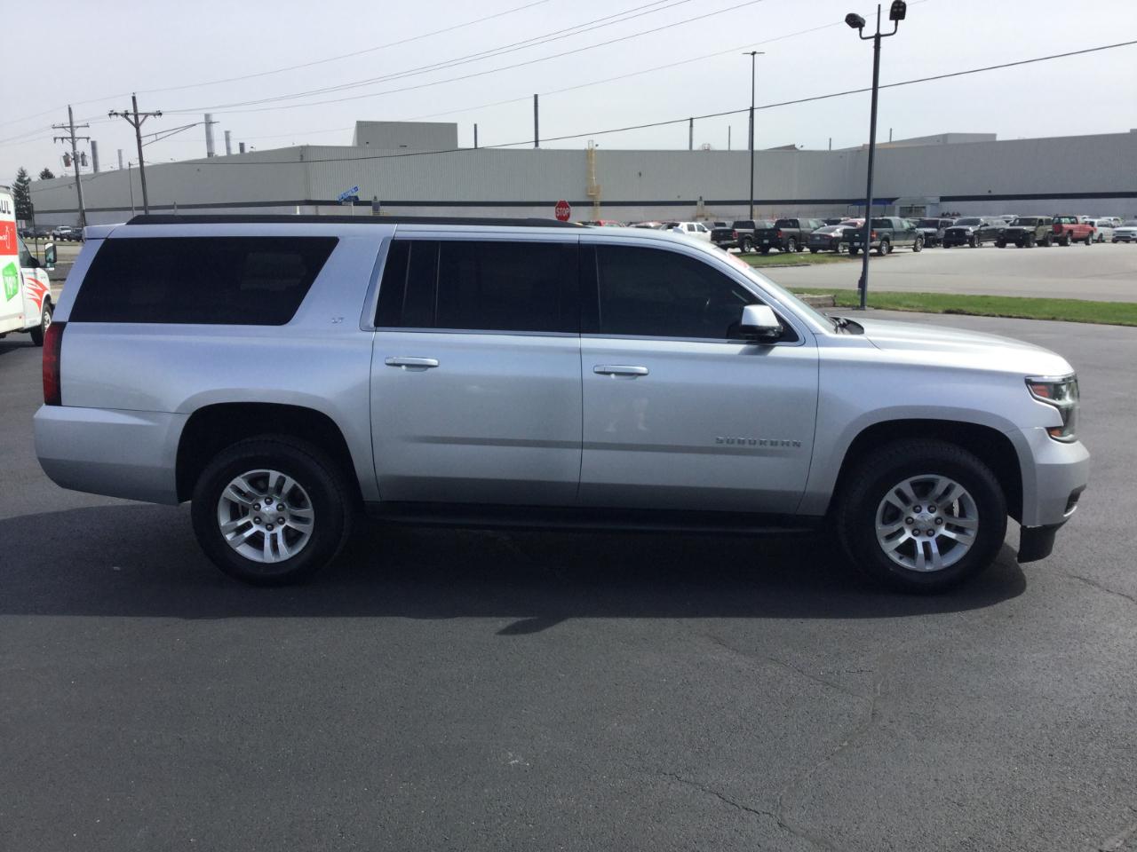 Chevrolet Suburban 4WD 4dr 1500 LT 2017