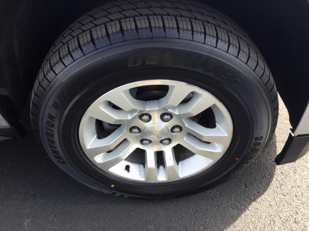 Chevrolet Suburban 4WD 4dr 1500 LT 2017