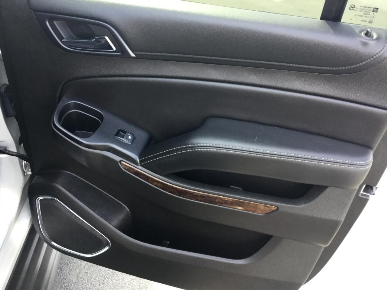 Chevrolet Suburban 4WD 4dr 1500 LT 2017