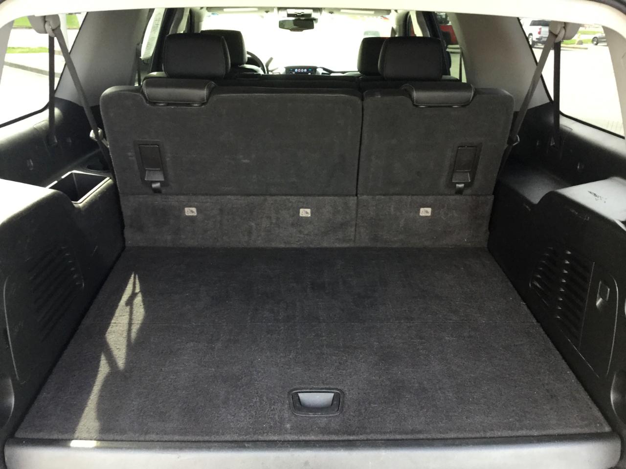 Chevrolet Suburban 4WD 4dr 1500 LT 2017