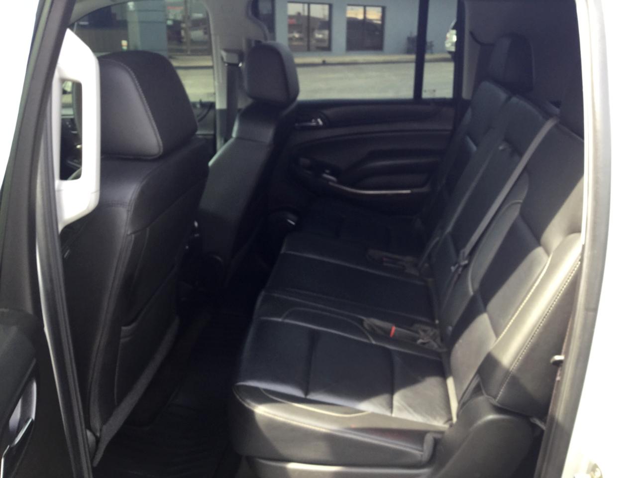 Chevrolet Suburban 4WD 4dr 1500 LT 2017