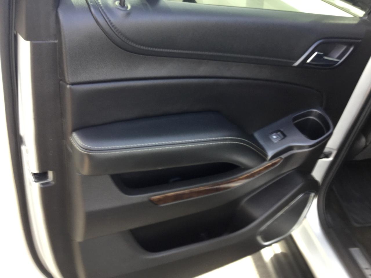 Chevrolet Suburban 4WD 4dr 1500 LT 2017