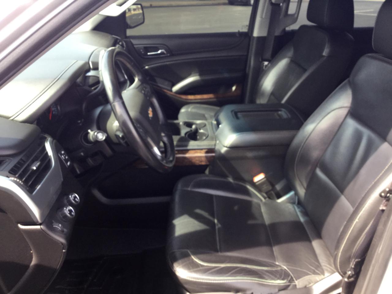 Chevrolet Suburban 4WD 4dr 1500 LT 2017