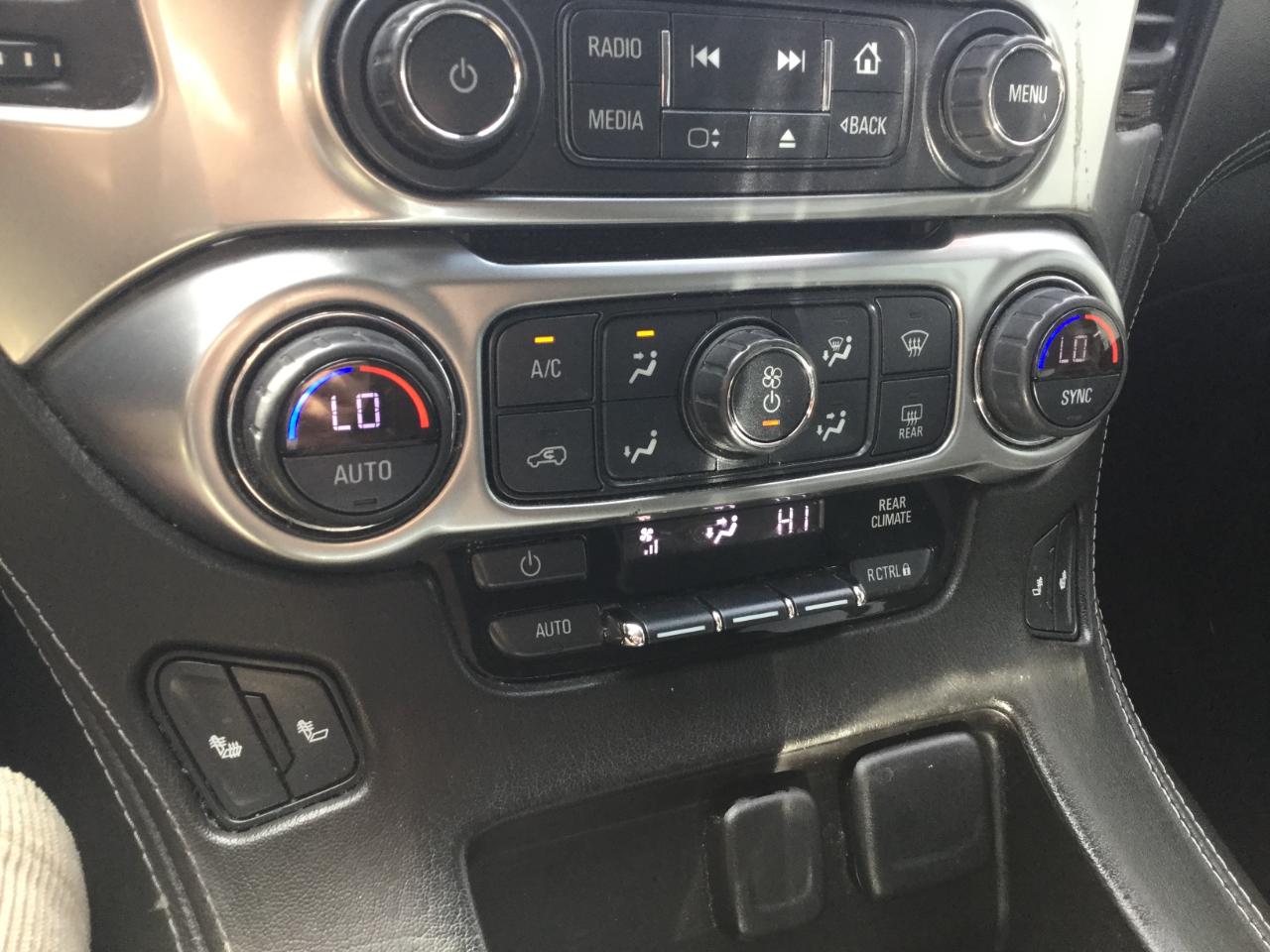 Chevrolet Suburban 4WD 4dr 1500 LT 2017