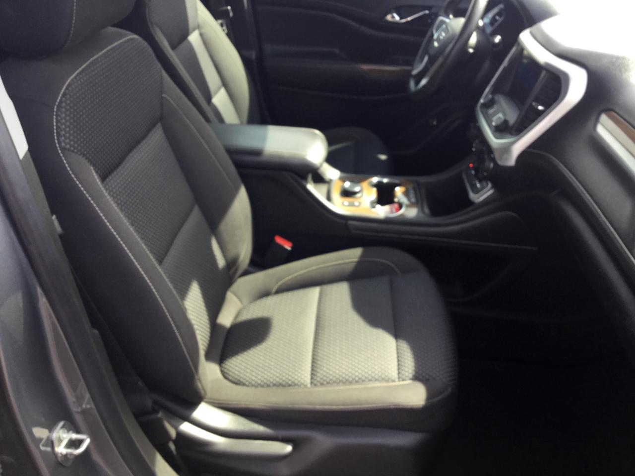 GMC Acadia AWD 4dr SLE 2021