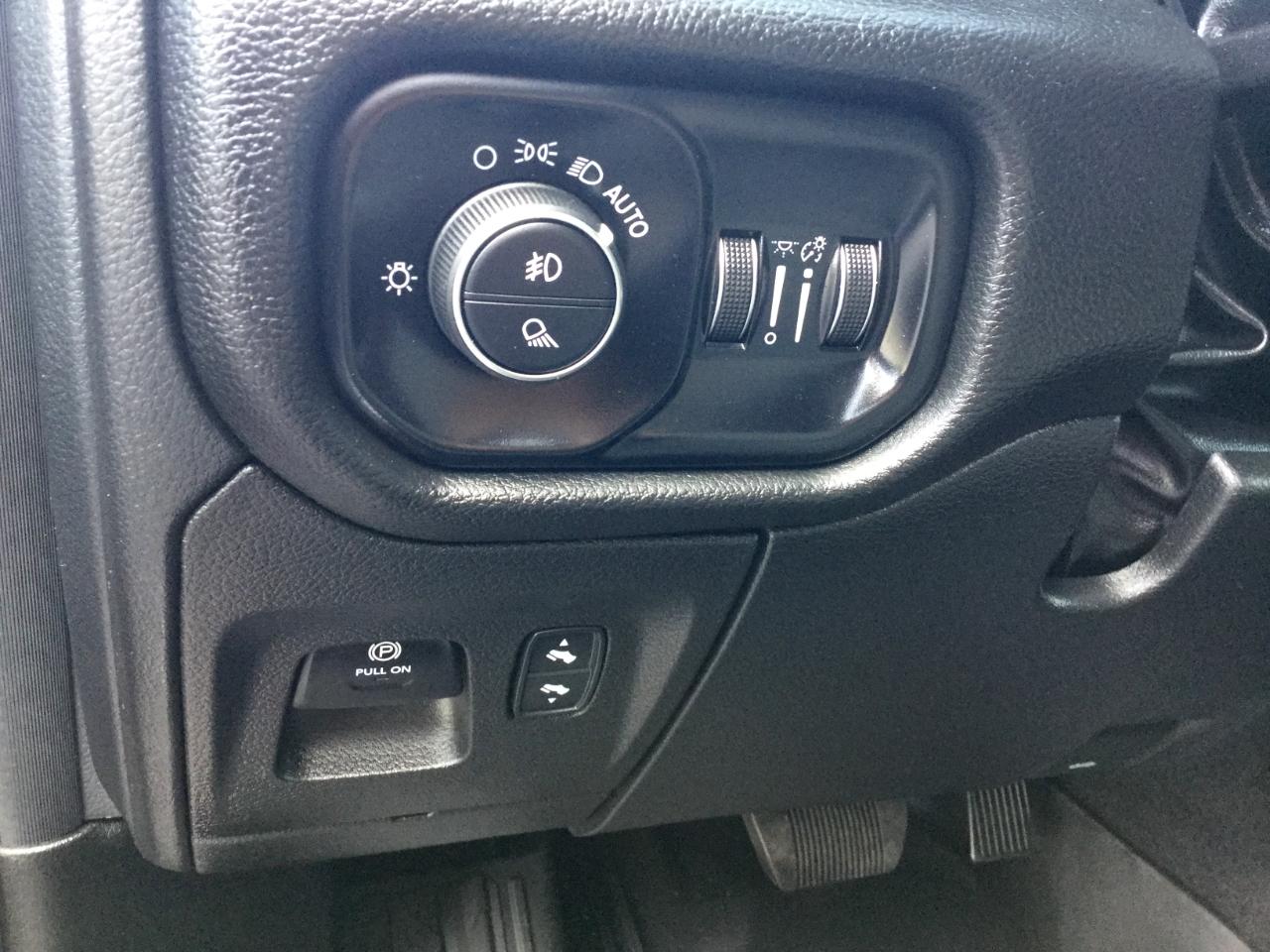 RAM 1500 Big Horn 4x4 Crew Cab 5'7" Box 2025