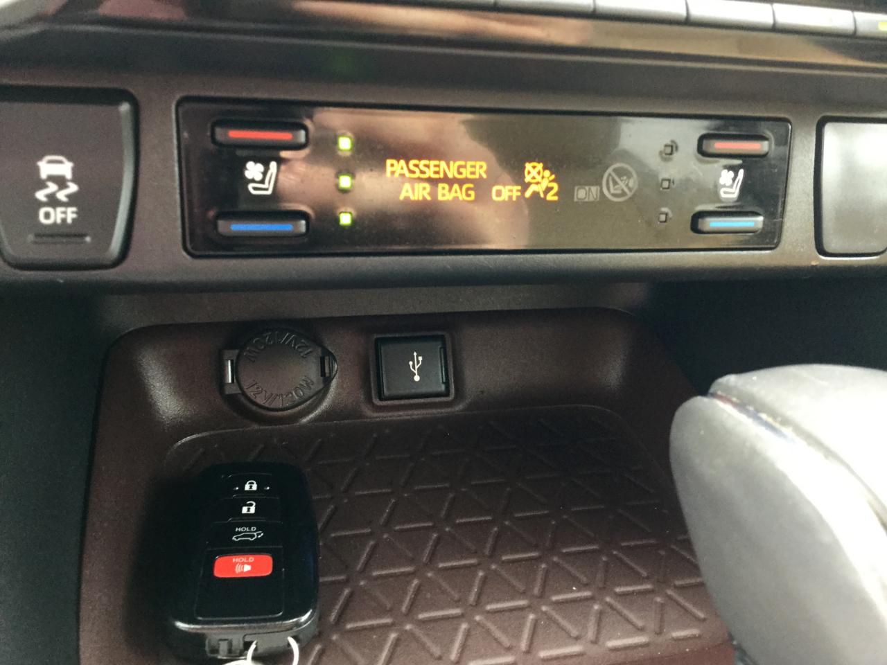 Toyota RAV4 Limited AWD (Natl) 2022