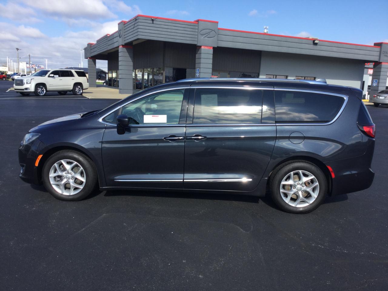 Chrysler Pacifica Touring L Plus FWD 2019