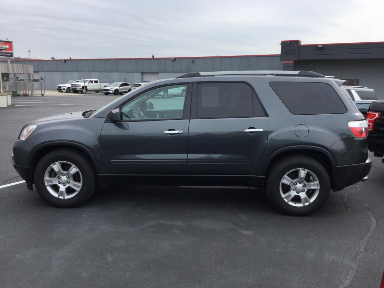 GMC Acadia FWD 4dr SLE 2011