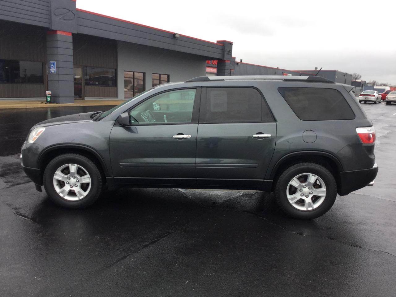 GMC Acadia FWD 4dr SLE 2011