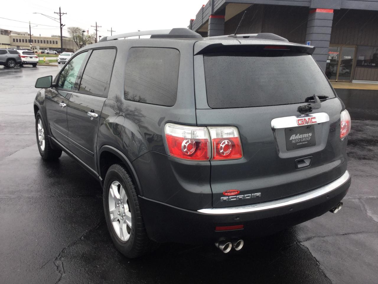 GMC Acadia FWD 4dr SLE 2011