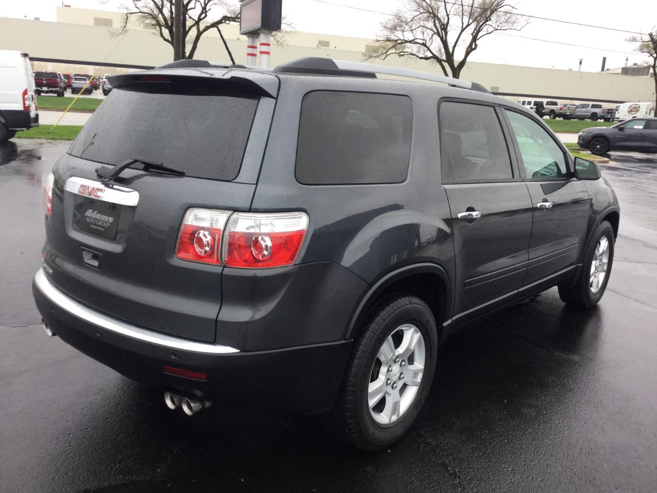 GMC Acadia FWD 4dr SLE 2011