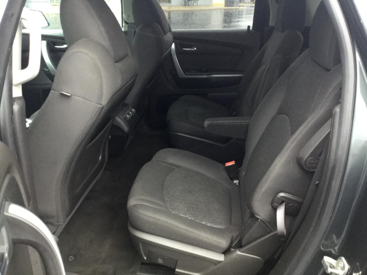 GMC Acadia FWD 4dr SLE 2011