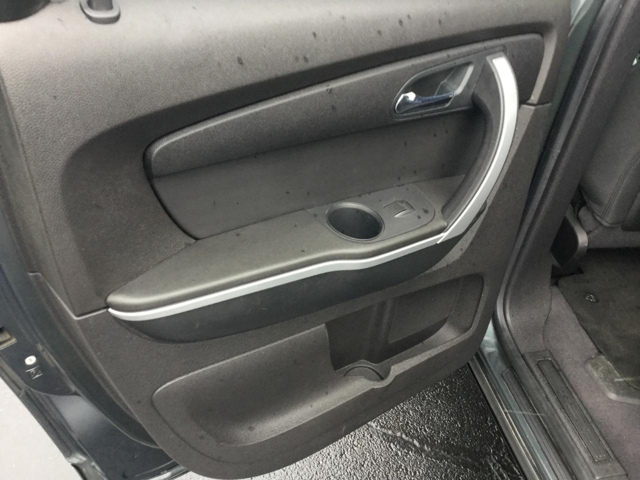 GMC Acadia FWD 4dr SLE 2011