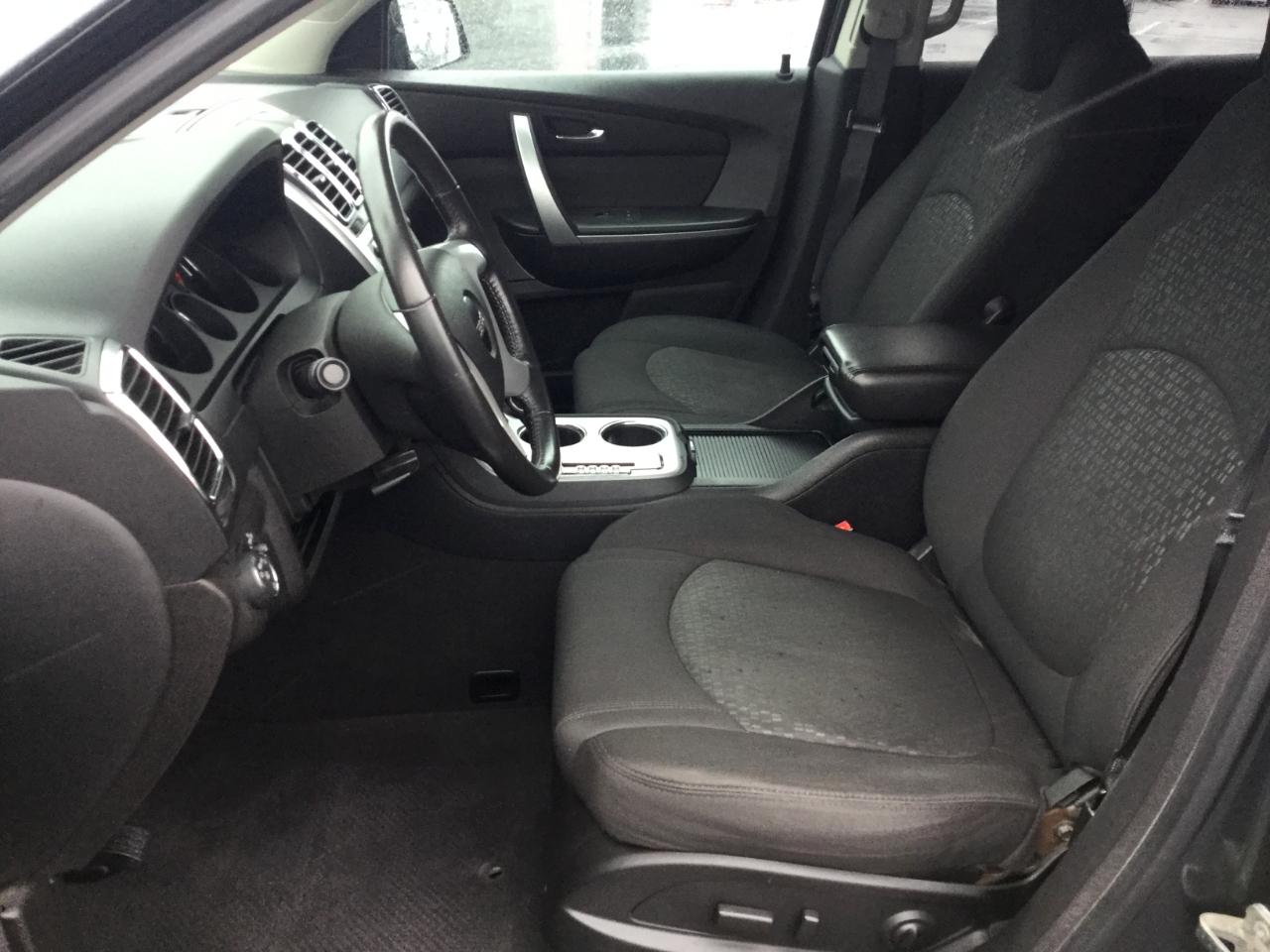 GMC Acadia FWD 4dr SLE 2011