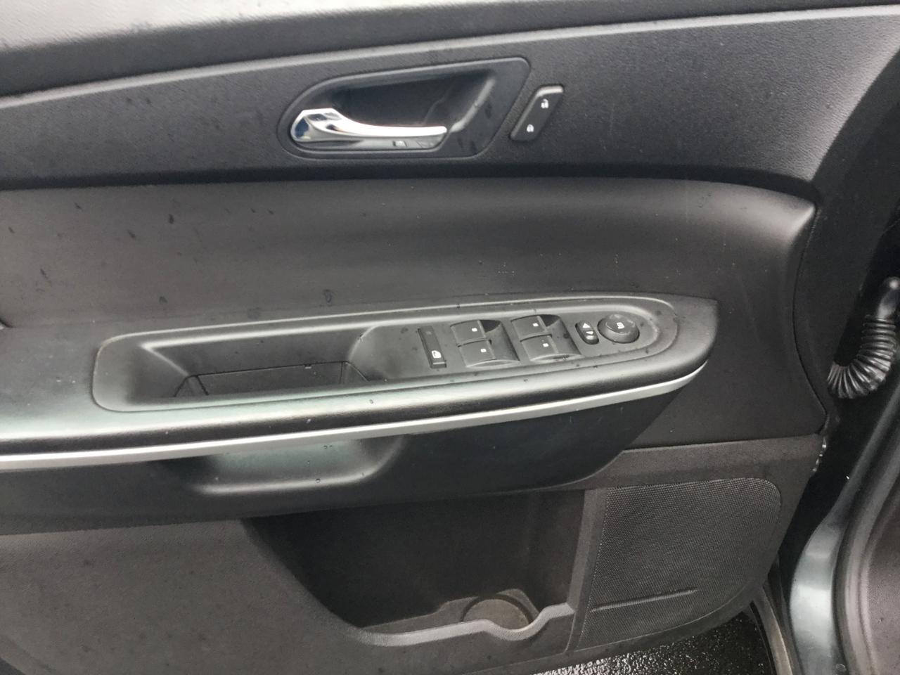 GMC Acadia FWD 4dr SLE 2011