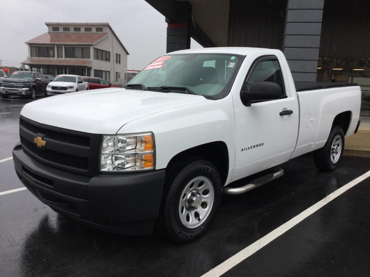 Chevrolet Silverado 1500 2WD Reg Cab 133.0" Work Truck 2013