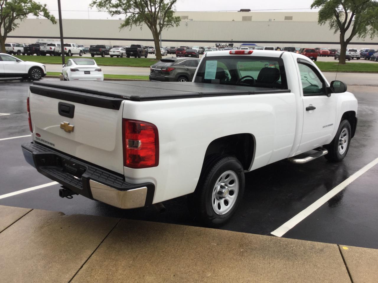 Chevrolet Silverado 1500 2WD Reg Cab 133.0" Work Truck 2013