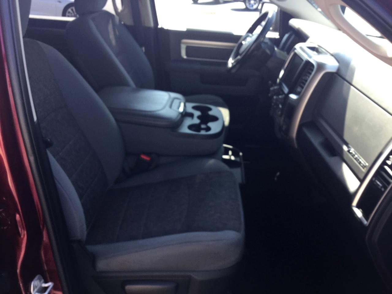 RAM 1500 Big Horn 4x4 Crew Cab 5'7" Box 2017