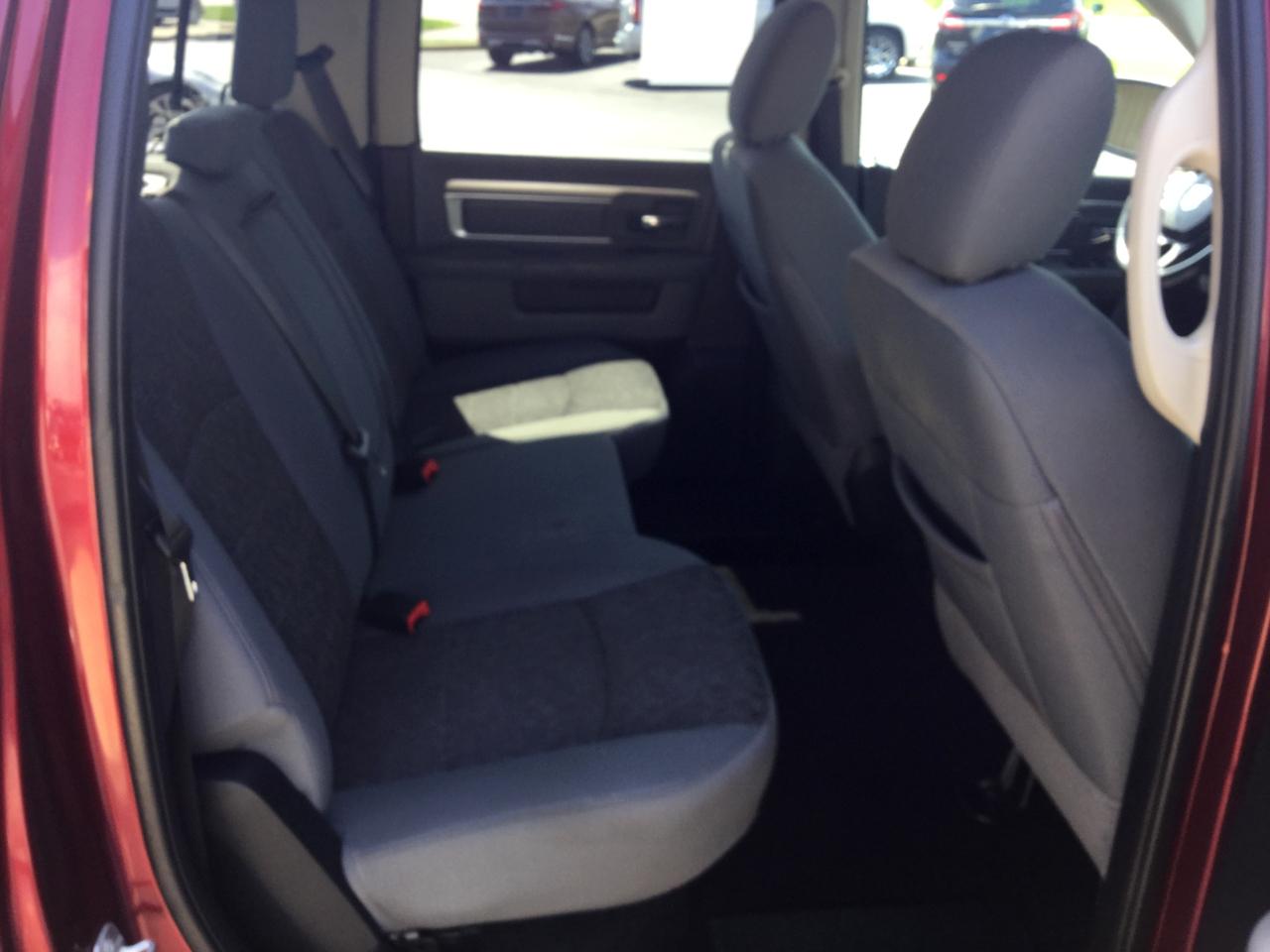 RAM 1500 Big Horn 4x4 Crew Cab 5'7" Box 2017