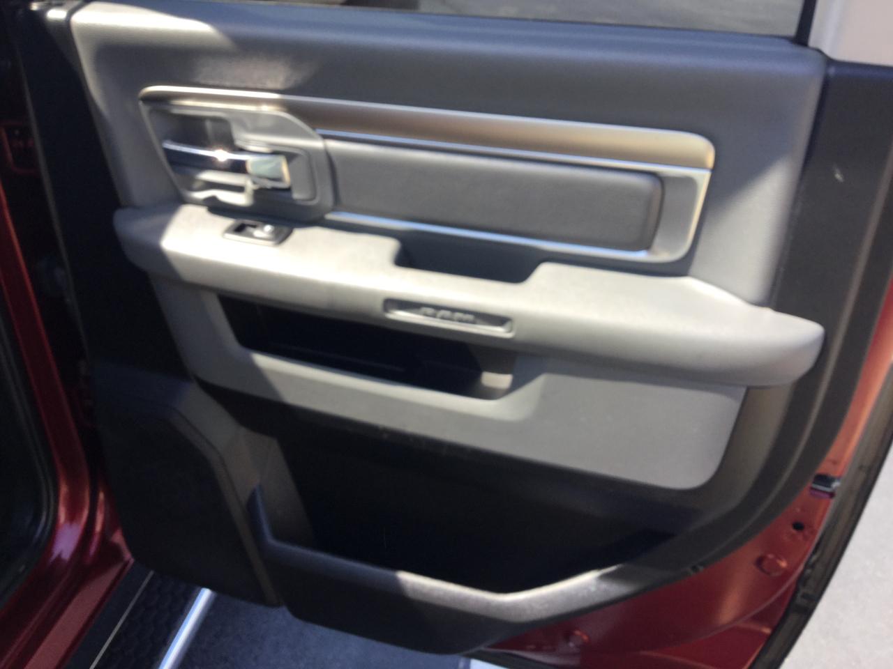 RAM 1500 Big Horn 4x4 Crew Cab 5'7" Box 2017