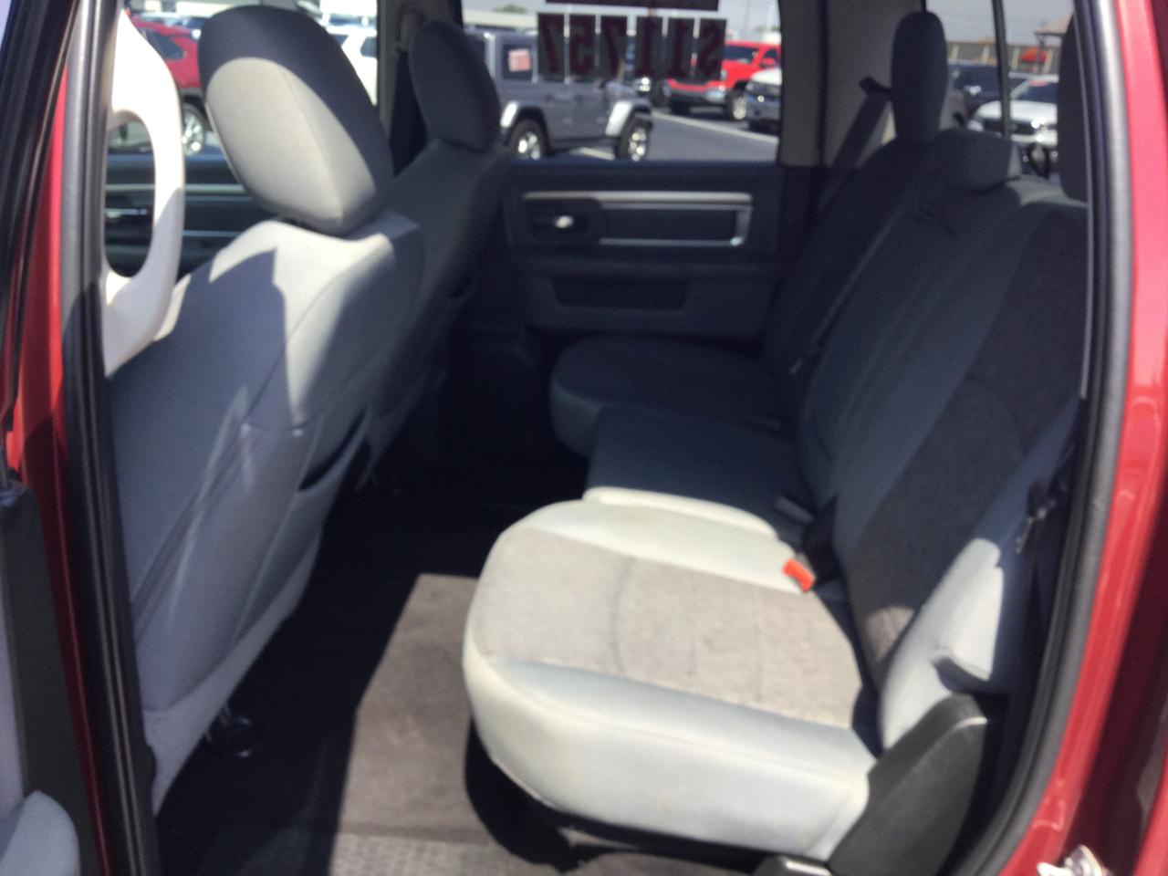 RAM 1500 Big Horn 4x4 Crew Cab 5'7" Box 2017