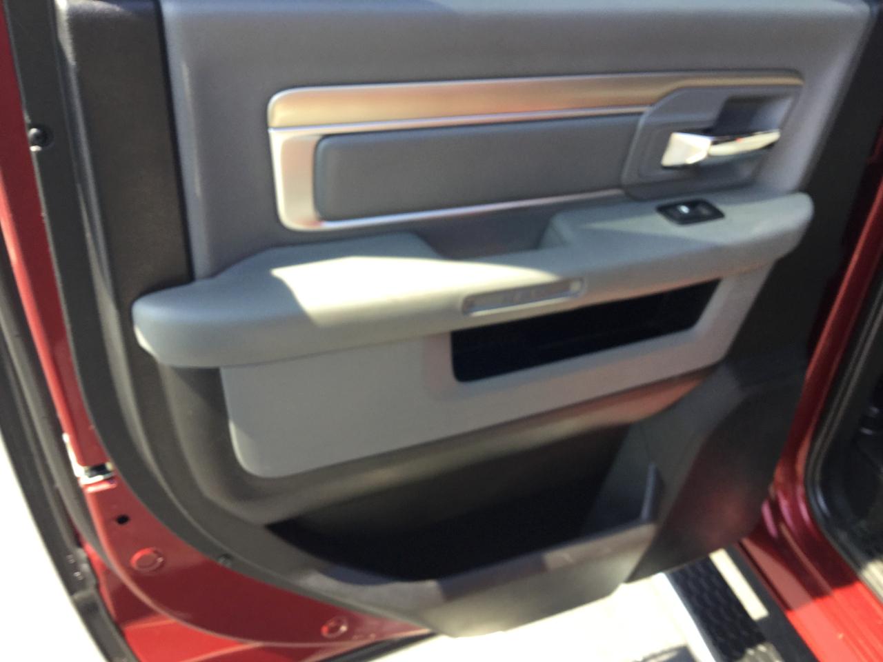 RAM 1500 Big Horn 4x4 Crew Cab 5'7" Box 2017