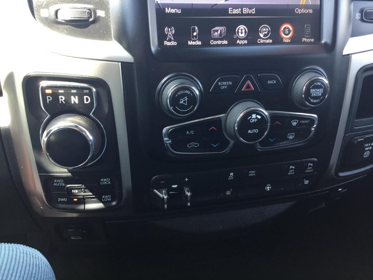RAM 1500 Big Horn 4x4 Crew Cab 5'7" Box 2017
