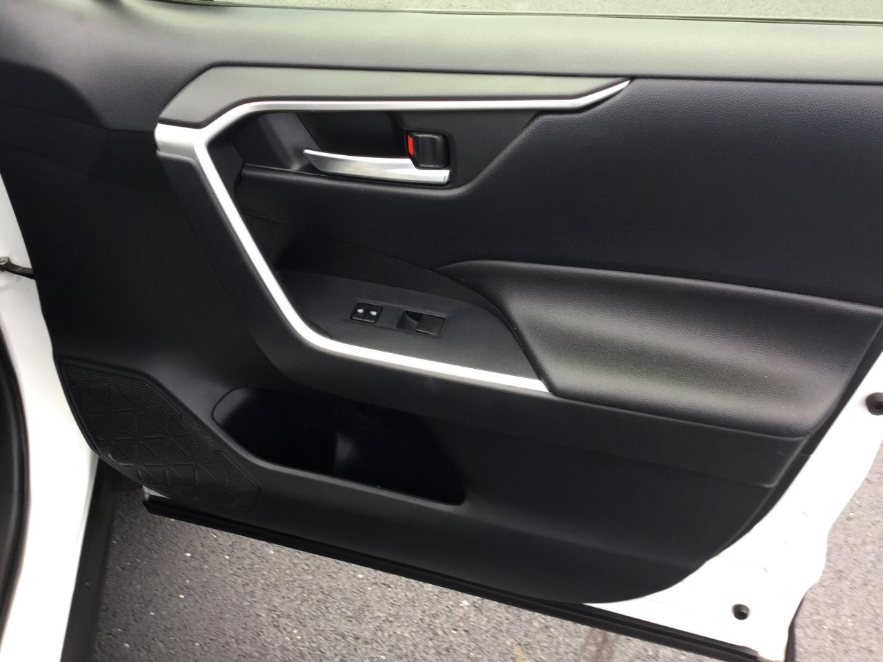 Toyota RAV4 Hybrid XLE AWD (Natl) 2019