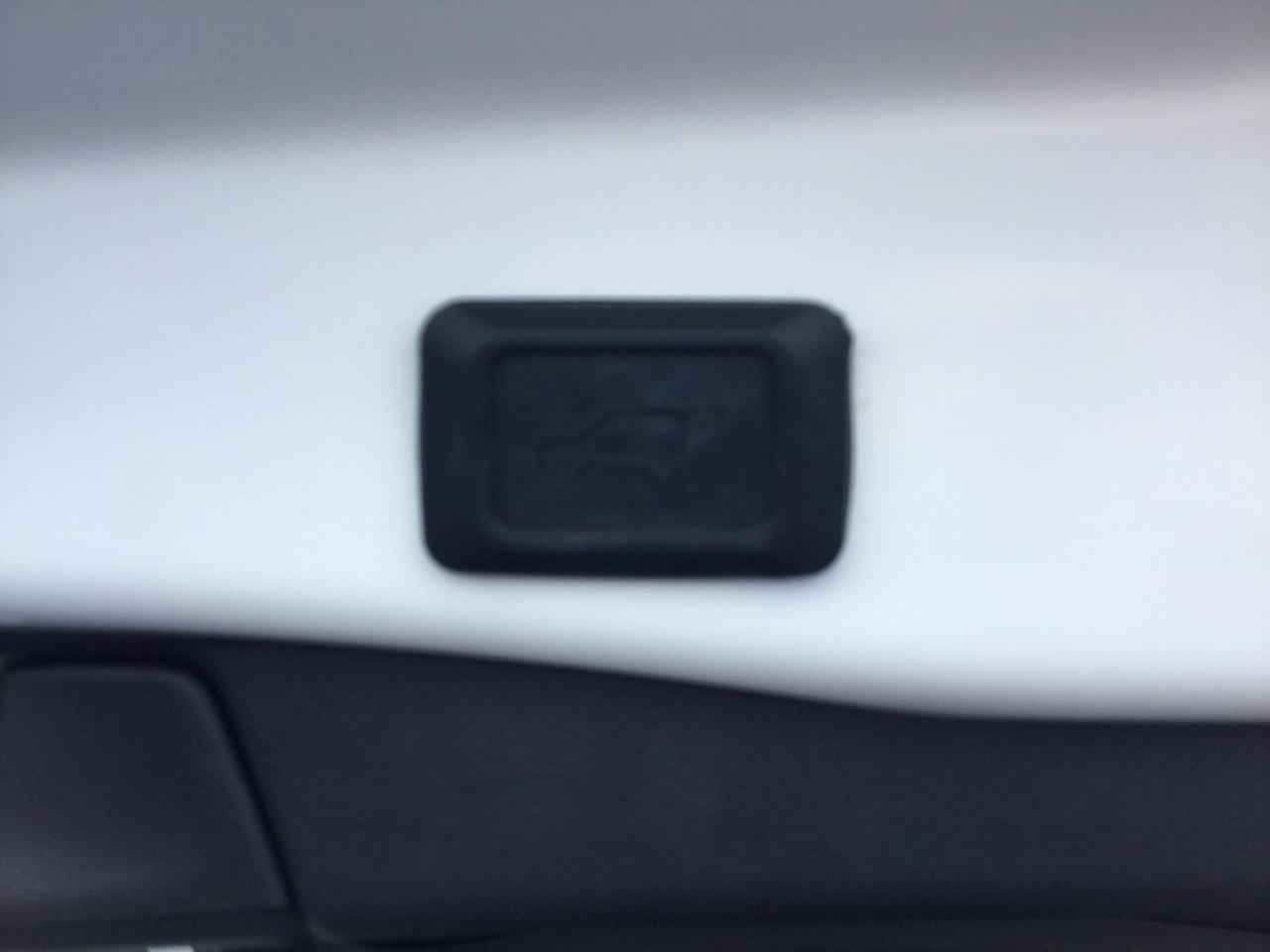 Toyota RAV4 Hybrid XLE AWD (Natl) 2019