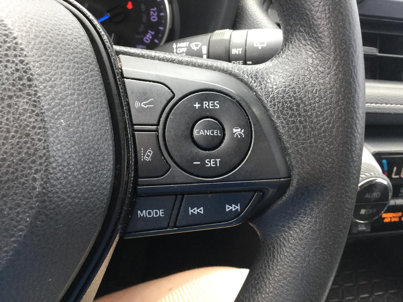 Toyota RAV4 Hybrid XLE AWD (Natl) 2019