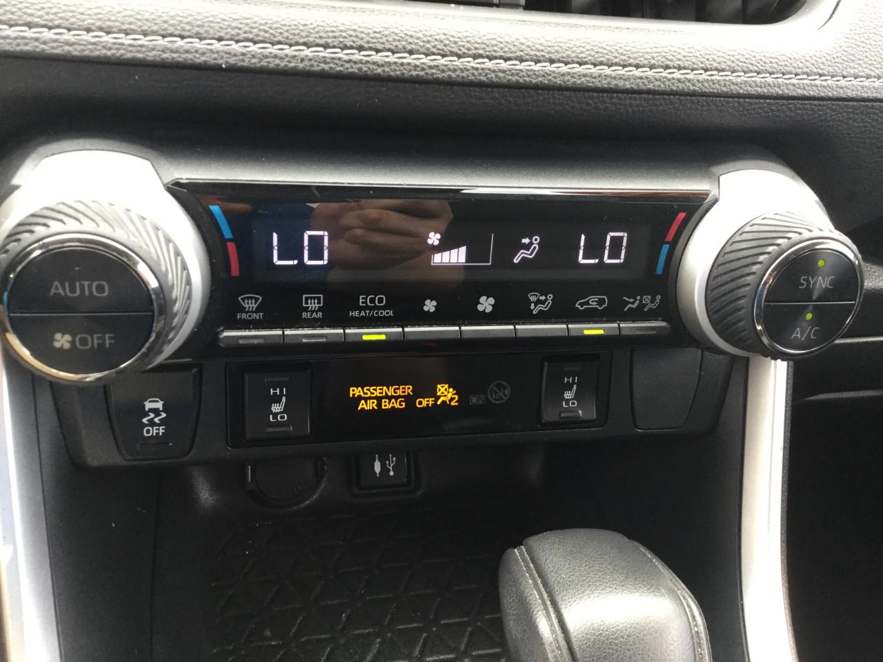 Toyota RAV4 Hybrid XLE AWD (Natl) 2019